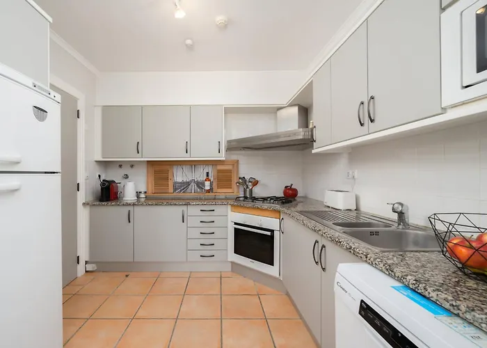 Stylish 2br Ground Floor In Sol, Direct Garden And Poolside Acces Appartement Quarteira